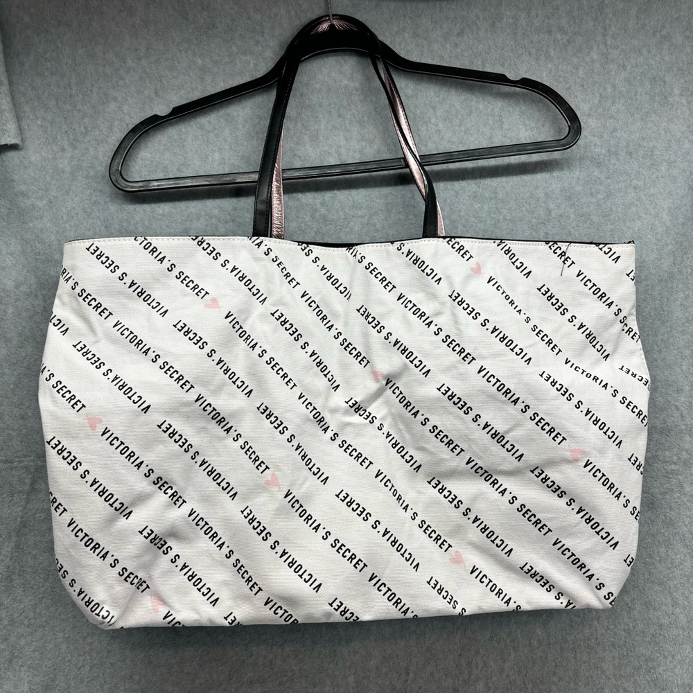 Victoria's Secret‎ Logo Tote Bag White with Pink Hearts NWOT - Picture 2 of 8